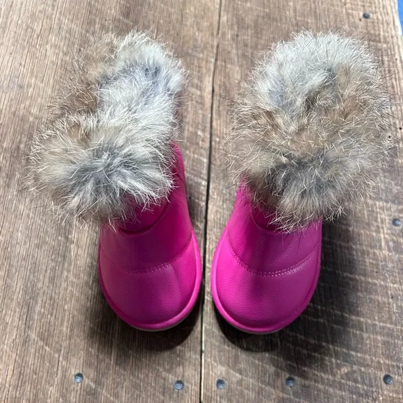 Hot Pink w/ faux fur girl's boots - Picture 2 of 4